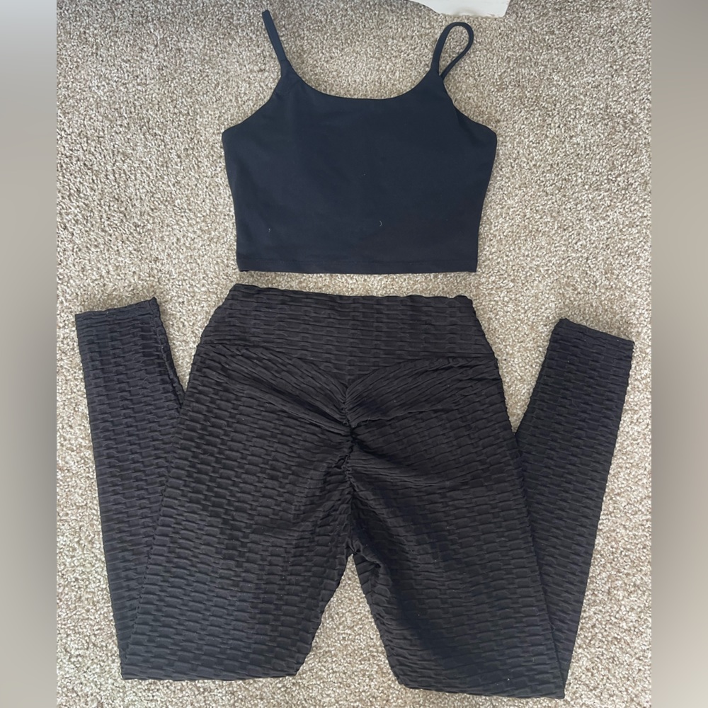 SOLD Workout set - Picture 1 of 4